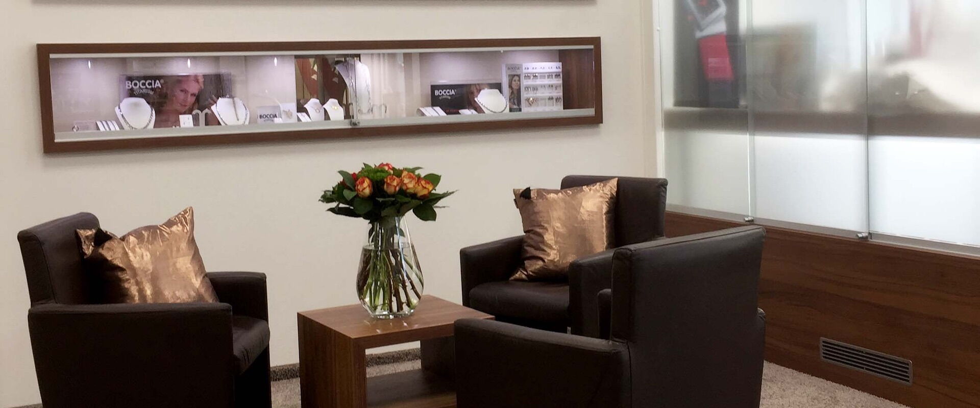 Beratungsgespräch mit Kundin bei Juwelier Drees