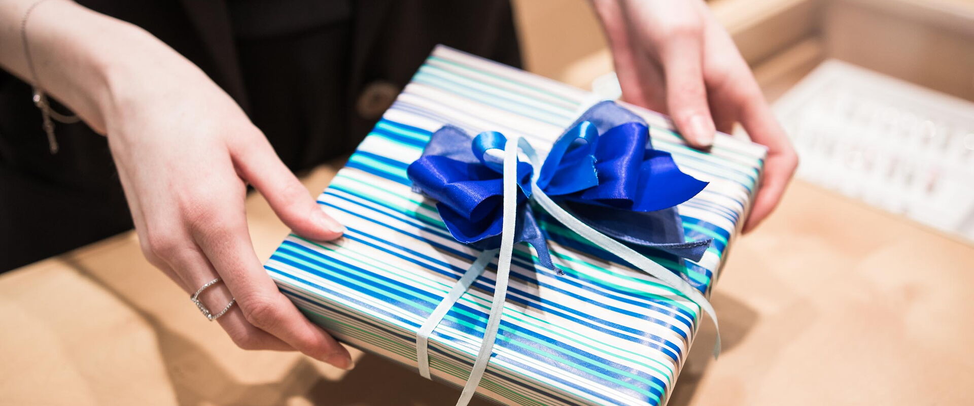 Verpackungsbeispiel einen Geschenkes von Juwelier Drees